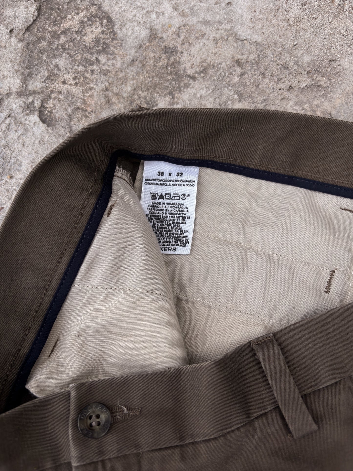 Dockers - 38